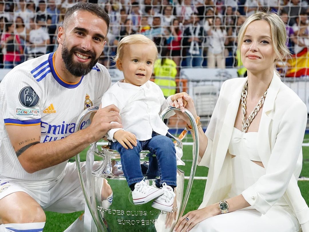 Daniel Carvajal with his wife and children. (Credit: Instagram)