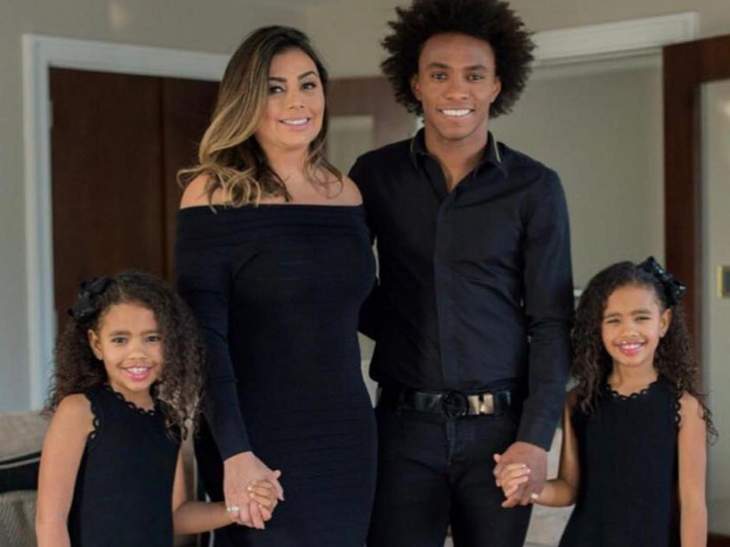 Willian with his wife and children. (Credit: Instagram)