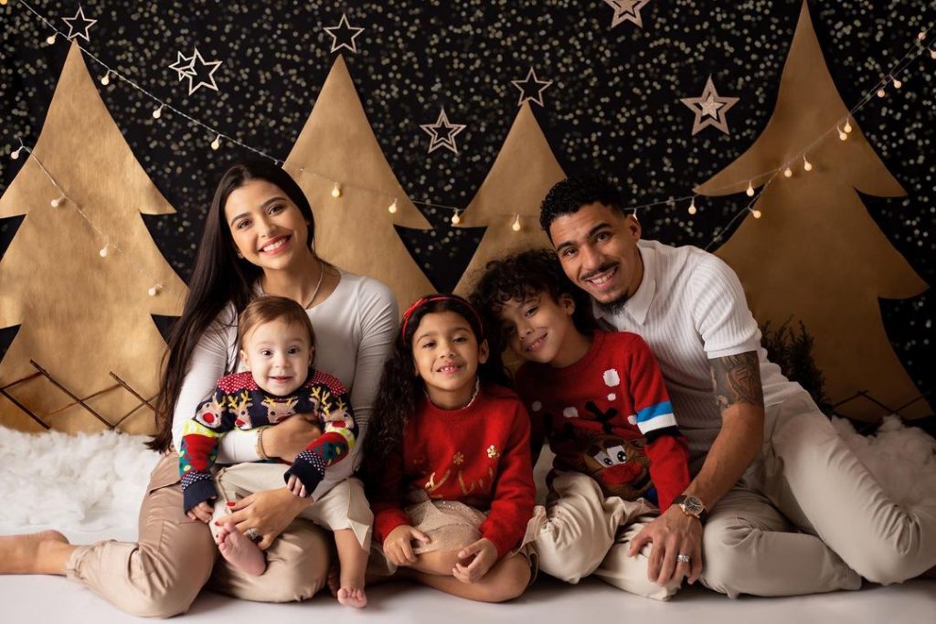 Allan Marques Loureiro with his wife and children. (Credit: Instagram)