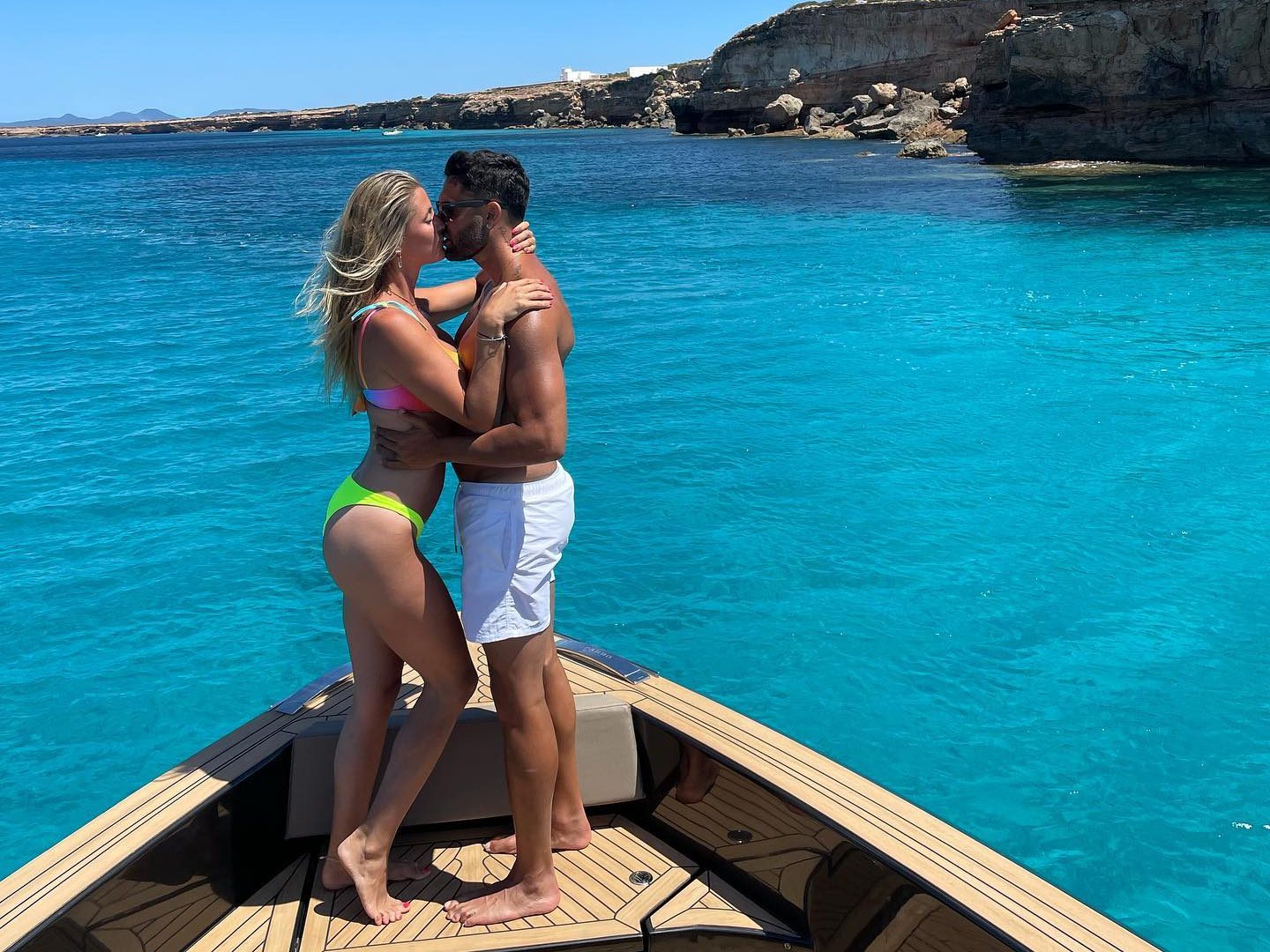 Sergio Sanchez and Elisabeth Reyes during vacation. (Credit: Instagram)