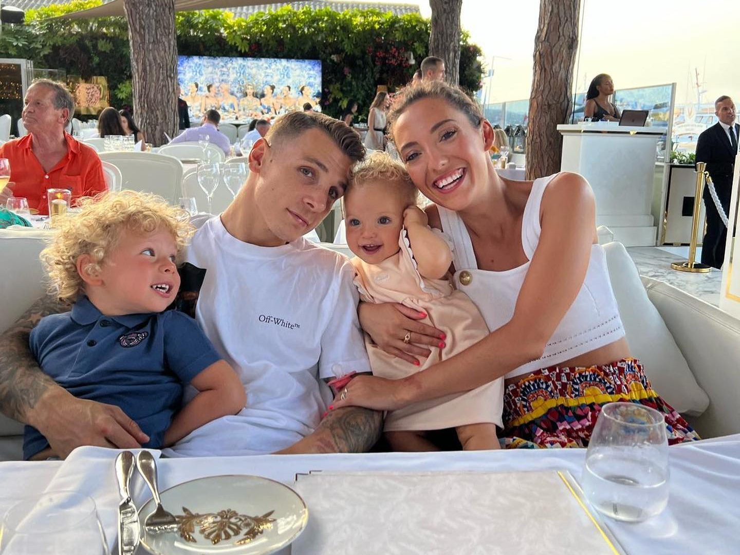 Lucas Digne with his wife and children. (Credit: Instagram)