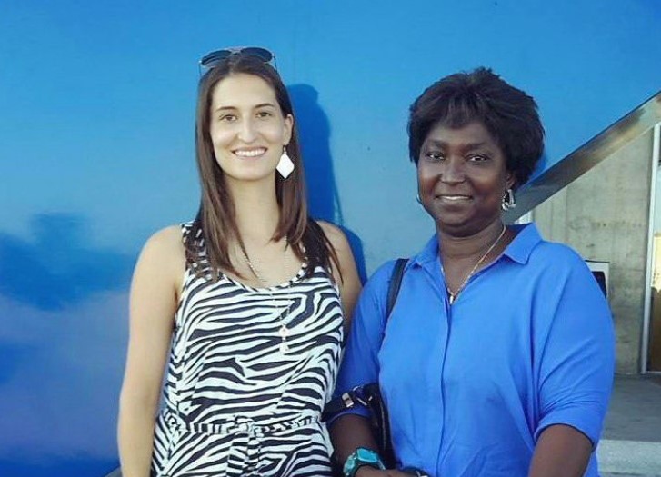Jessica with the mother of Pereira. (Credit: Wikiodin)
