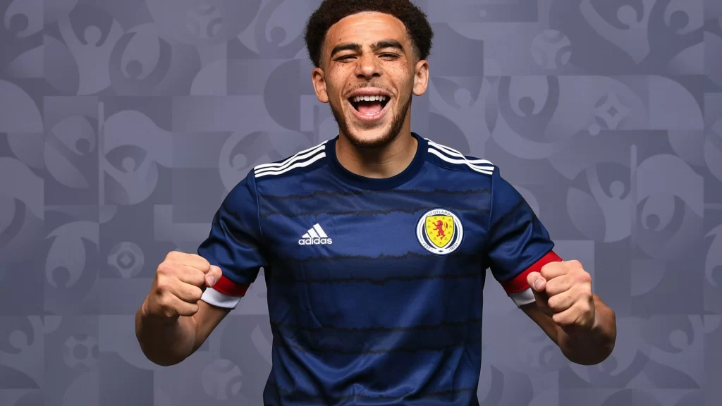Che Adams is currently unmarried. (Credit: The Scottish Sun)