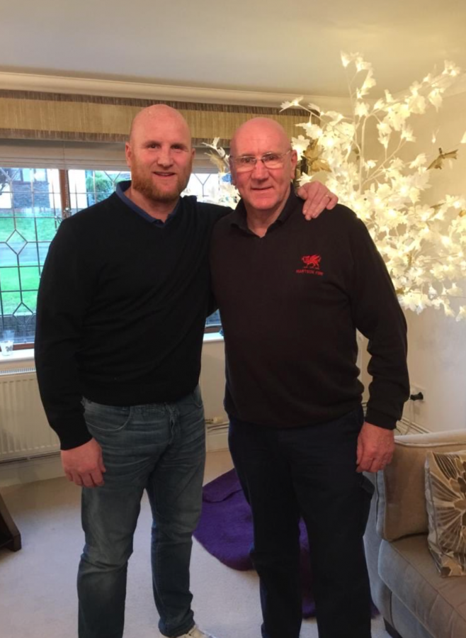 John Hartson with his father Cyril (Credits: @JohnHartson10 Twitter)