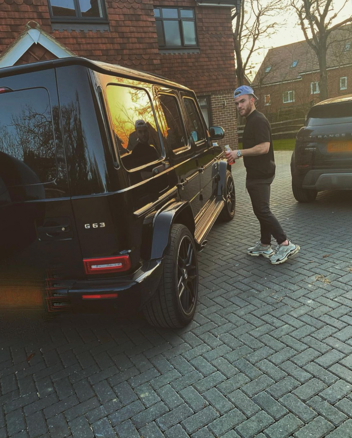 Aaron Connolly with his Mercedes-Benz AMG G 63 car. (Credits: @aaronconnolly9 Instagram)