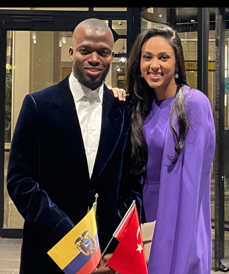 Enner Valencia is an Ecuadorian professional football player who plays as a centre-forward for Super Lig club Fenerbahce and for the Ecuadorian national team, this article will reveal more about the player's Net Worth, Wife, Salary, Endorsements, Former Clubs, Current Job, and more.