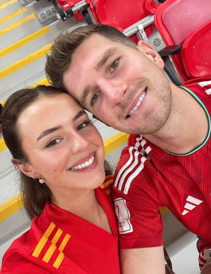 Jodie Francis supporting Wales and Chris Mepham in the 2022 FIFA World Cup in Qatar. (Credits @jodiefranciss Instagram)