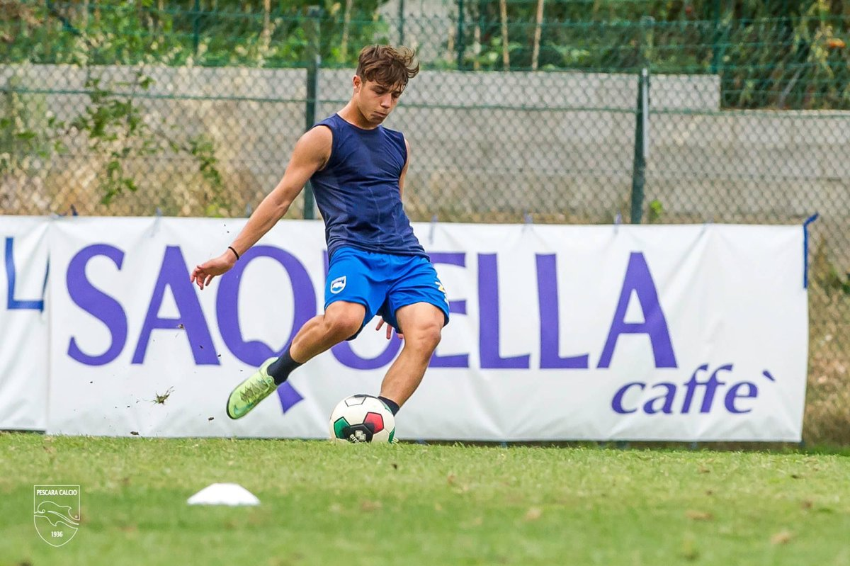 Marco Delle Monache is a product of Pescara’s academy and was promoted to the senior team of the squad in 2021. (Credits: @PescaraCalcio Twitter)