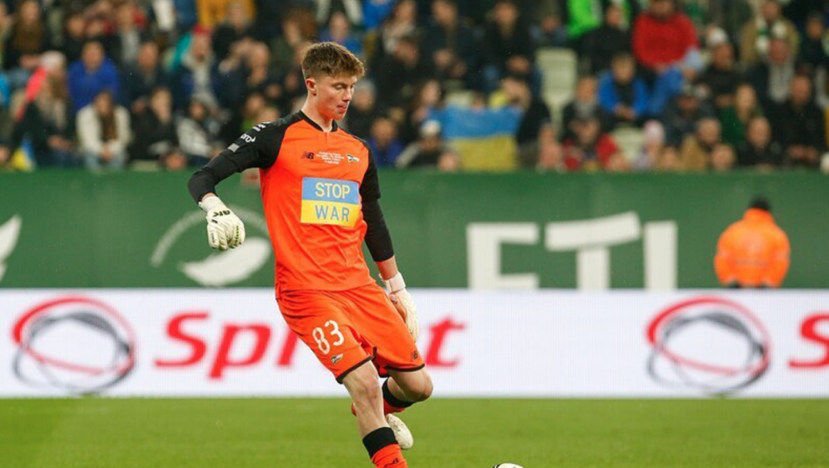 Antoni Mikulko is a product of Lechia Gdansk’s youth academy and was promoted to the senior team of the club in 2021. (Credits: @antek_mikulk0 Instagram)