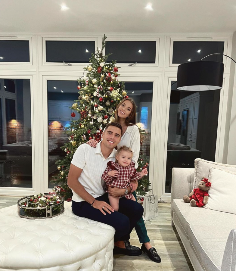 Jan Badnarek with his wife Julia Badnarek and daughter Lilly celebrating Christmas together. (Credits: janbadnarek_ Instagram)