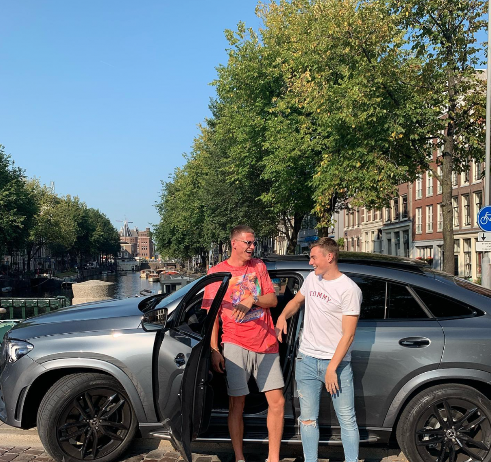 Sven owns some cool cars and has been spotted with his Black Mercedes on the city with a friend of him. (Credits: @svenbotman_ Instagram)