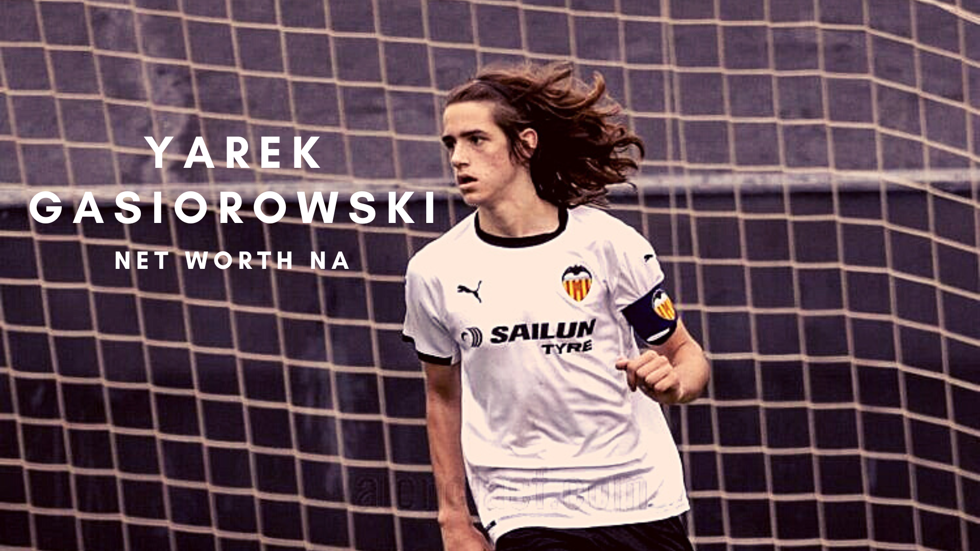 Yarek Gasiorowski Hernandis is a Spanish professional footballer who plays as a centre-back for the Valencia Mestalla. (Credit: Grada3)