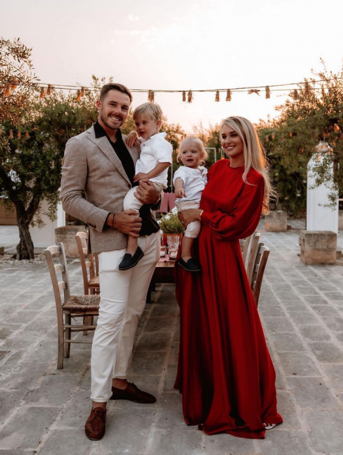 Jack Butland with his wife Annable Peyton and two kids spending a vacation together. (Credits: @jbutland_ Instagram)