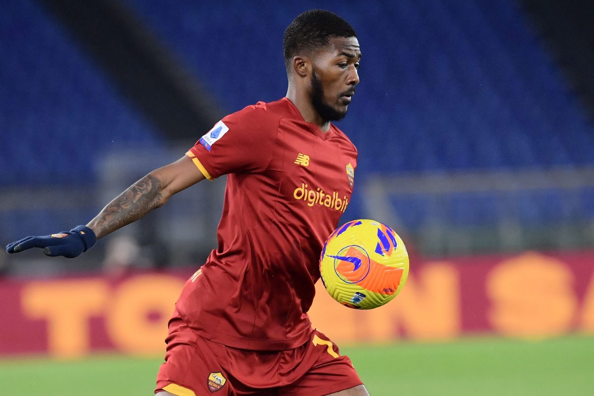 Ainsley Maitland-Niles chest controls the ball during the Italian Serie A football match between AS Roma and Cagliari. (Photo by Filippo MONTEFORTE / AFP) (Photo by FILIPPO MONTEFORTE/AFP via Getty Images)