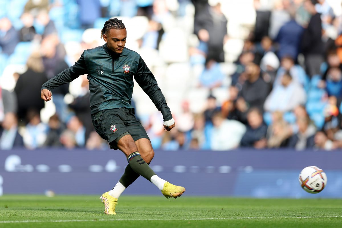 Sekou Mara of Southampton warms up prior to the Premier League match between Manchester City and Southampton FC. (Photo by Clive Brunskill/Getty Images)