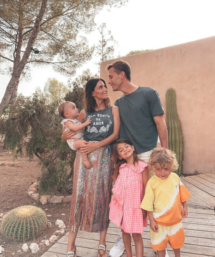 Sergio Canales with his wife and kids. (Credits: @sergiocanalesofficial Instagram)