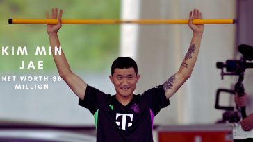 Bayern Munich's new South Korean defender Min-jae Kim stretches during a pre-season training session. (Photo by CHRISTOF STACHE/AFP via Getty Images)