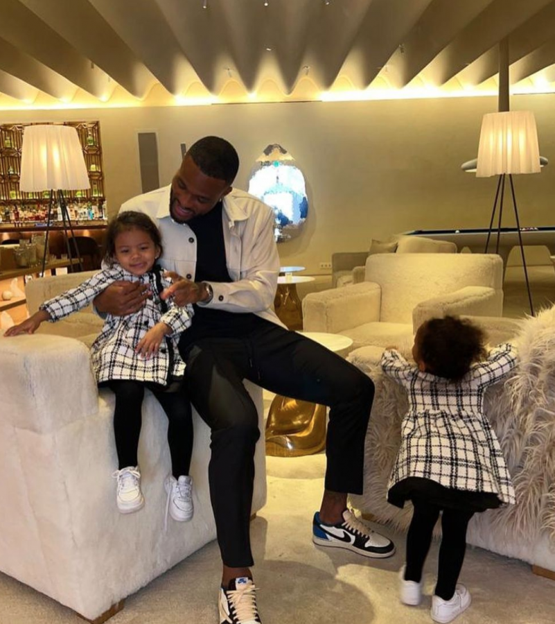 Cyle Larin with his kids Caylee and Cylie. (Credits: @cylelarin Instagram)
