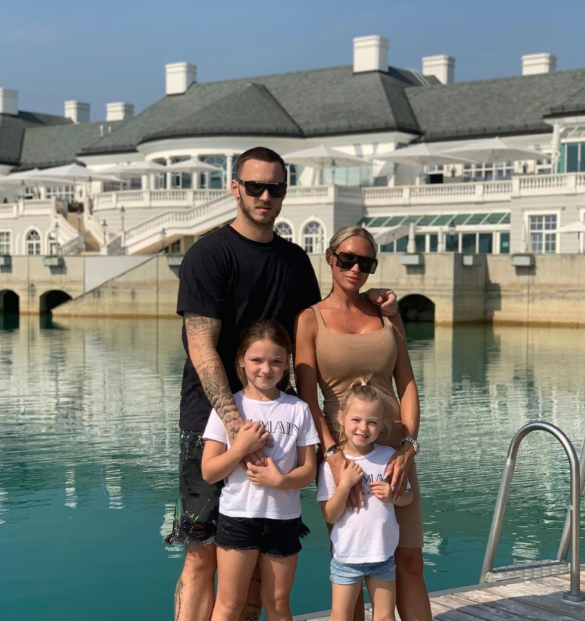 Sarah Arnautovic with his husband Marko Arnautovic and kids. (Credits: @saraharnautovic Instagram)