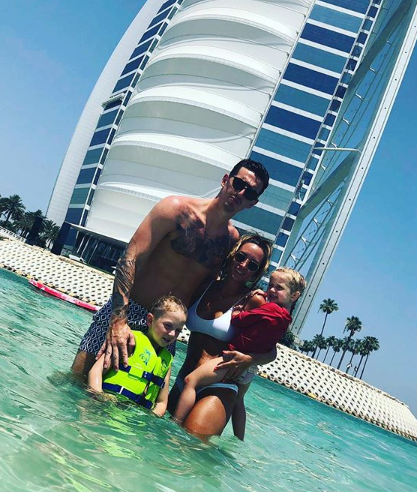 Lewis Dunk with his family. (Credits: Instagram)