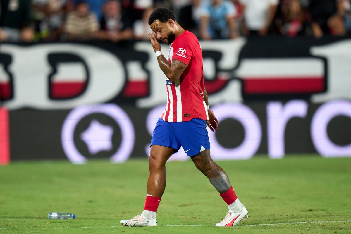 Memphis Depay of Atletico de Madrid leaves the field injured. (Photo by Angel Martinez/Getty Images)