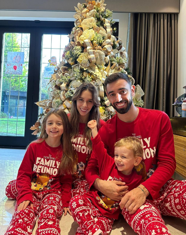 Ana celebrating Christmas with her family. (Credits: Instagram)