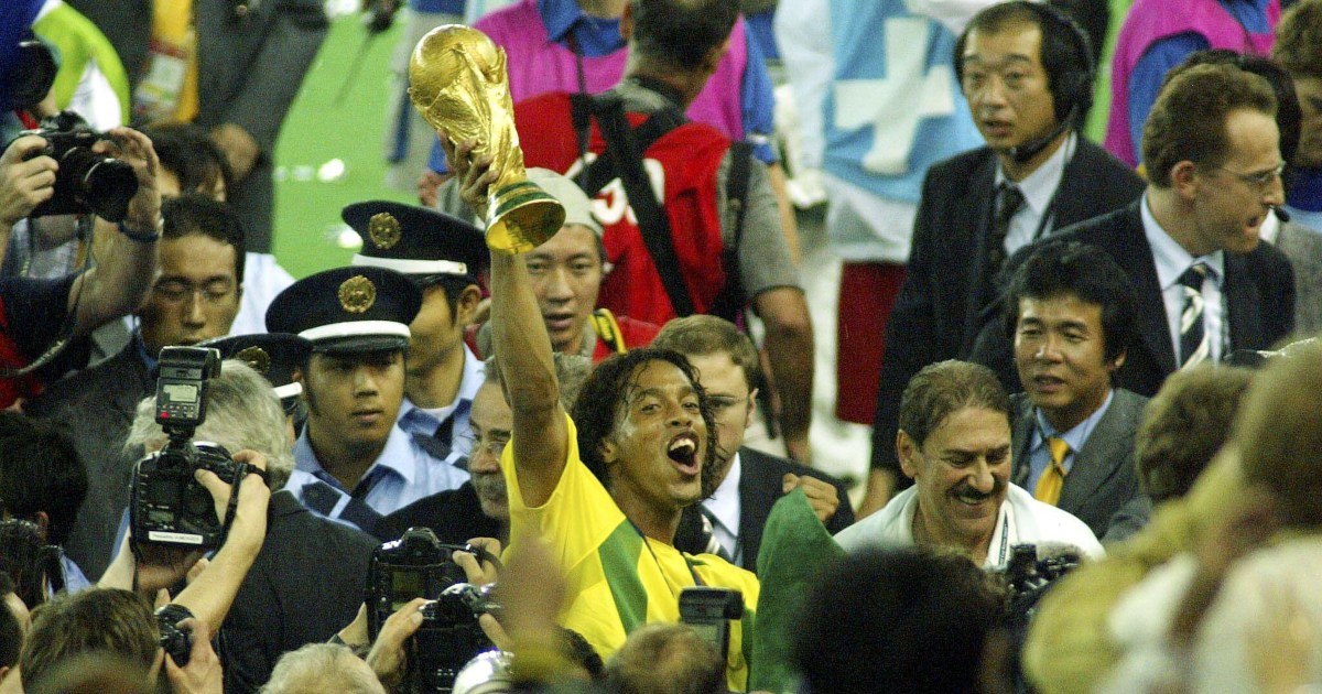 Ronaldinho celebrates winning the 2002 World Cup with Brazil. (Credits: Instagram)