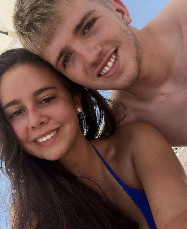 Josh Feeney with his girlfriend Emilly Sumner. (Credits: Instagram)