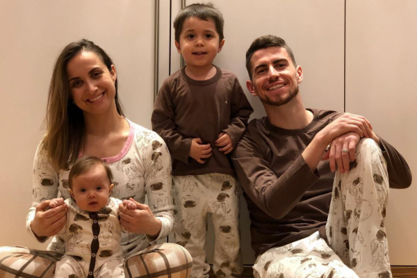 Natalia with her husband Jorginho and two children. (Credits: Instagram)