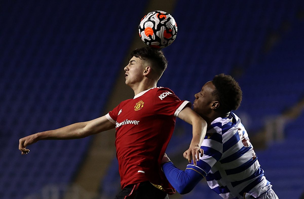 Tyler Fredricson of Manchester United u18s competes for the ball against Jahmari Clarke of Reading U18s. (Photo by Ryan Pierse/Getty Images)
